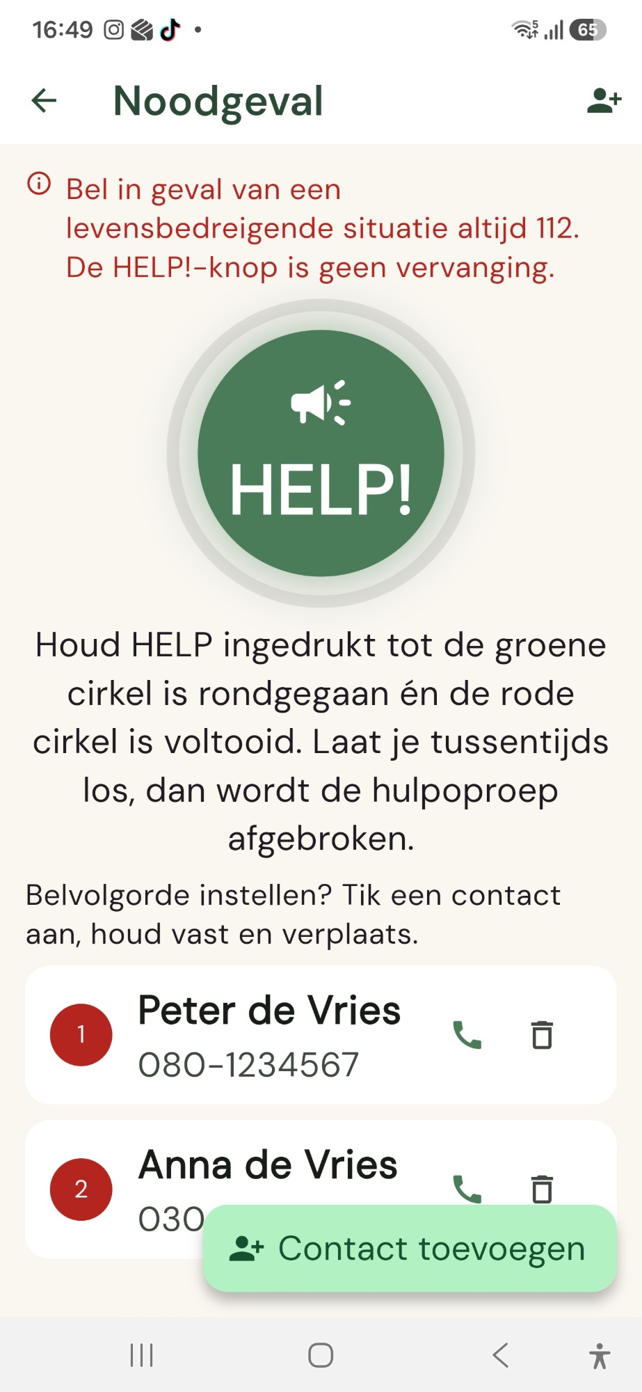 Noodgeval-scherm met de HELP!-knop en genummerde noodcontacten
