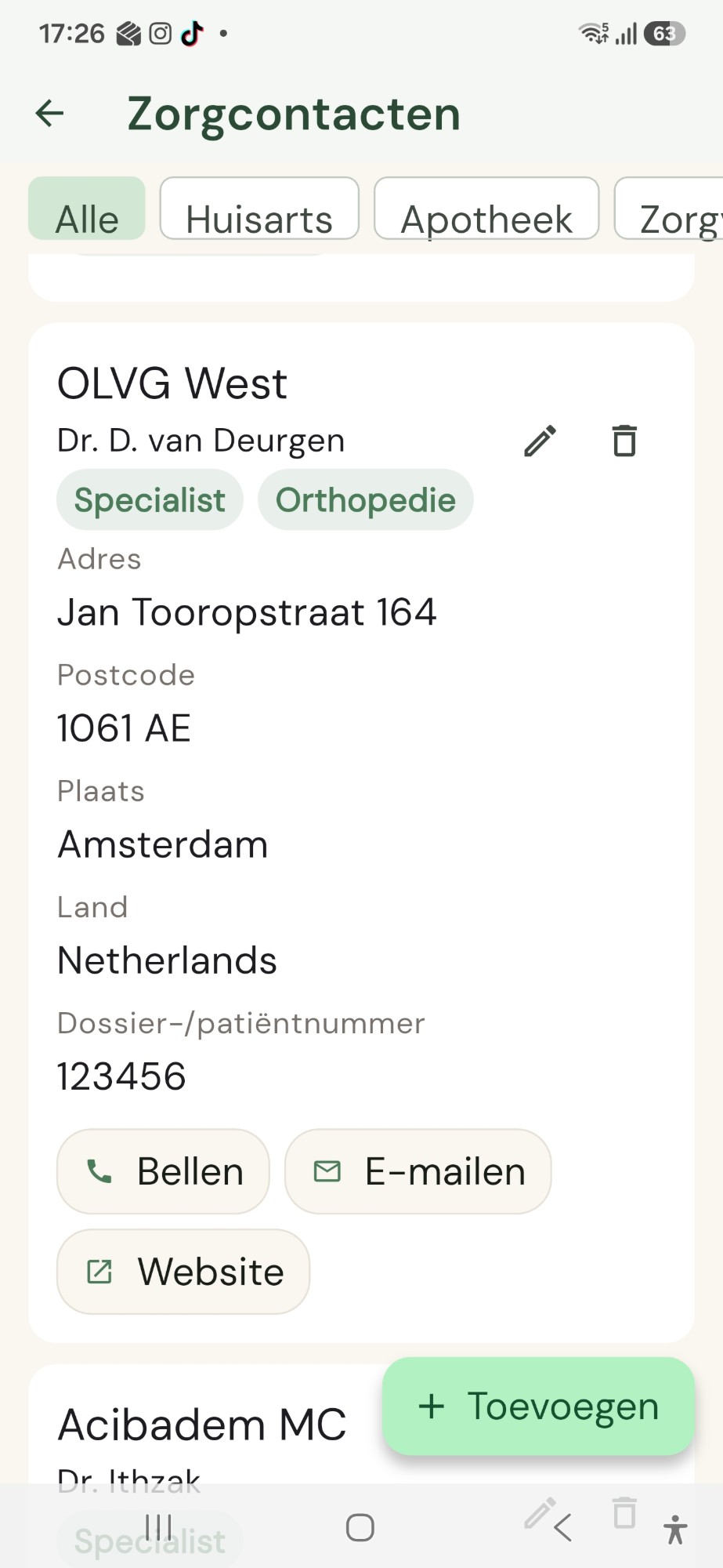 Zorgcontact-detailscherm met arts, adresgegevens en snelle belknop